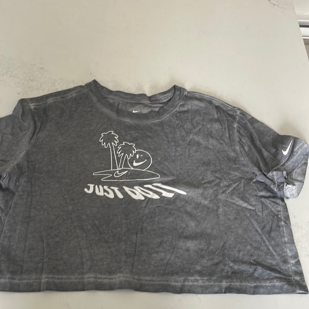 Nike crop Tee size medium